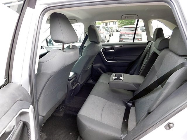 Toyota RAV4 Vehicle Image 09