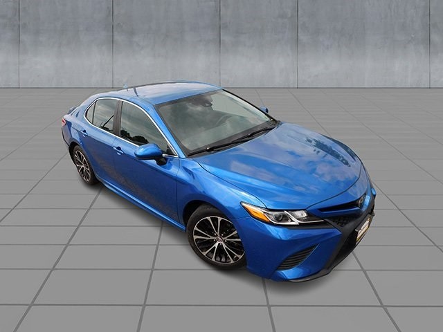 Toyota Camry Vehicle Image 02