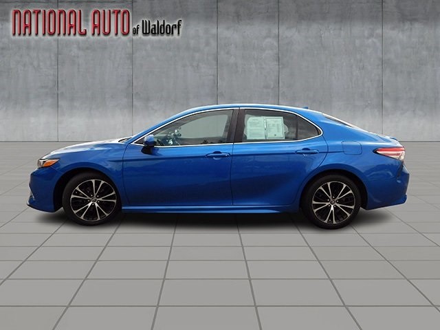 Toyota Camry Vehicle Image 03