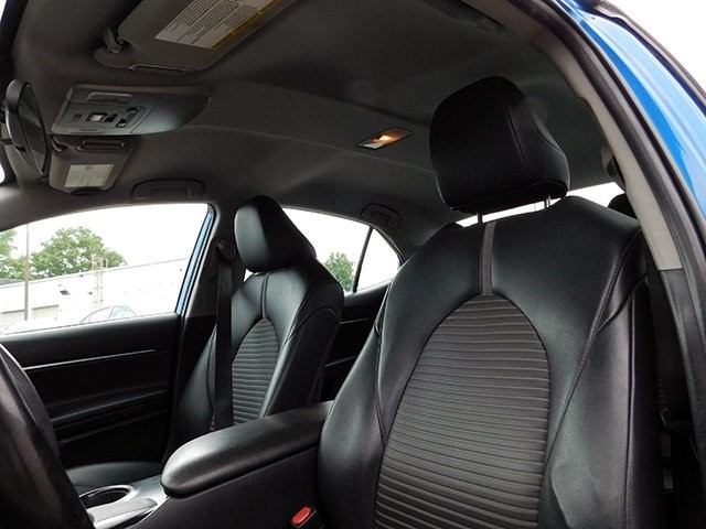 Toyota Camry Vehicle Image 09