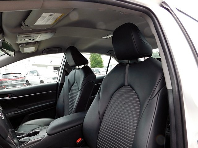Toyota Camry Vehicle Image 13