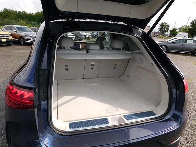 Mercedes-Benz EQE Vehicle Image 08