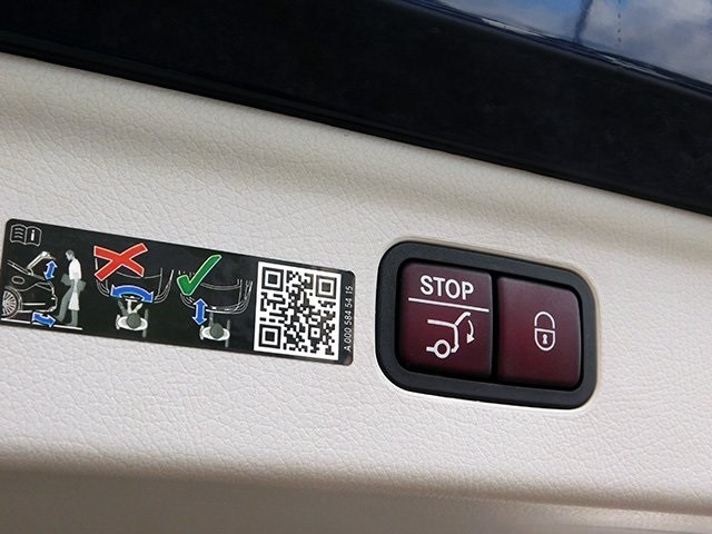 Mercedes-Benz EQE Vehicle Image 09