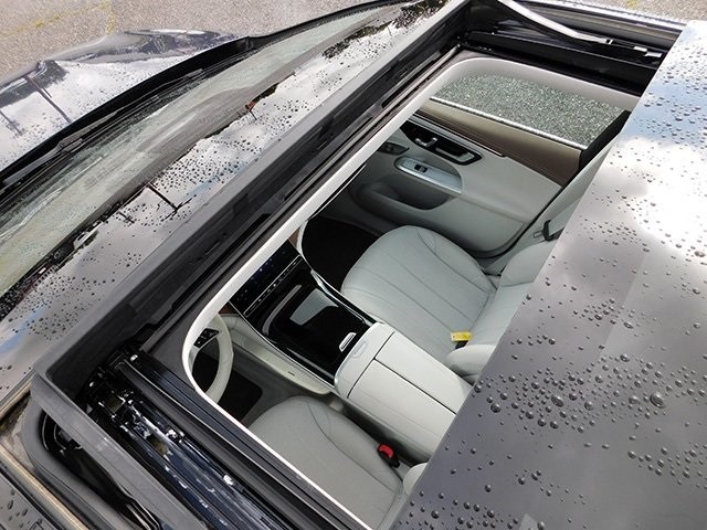 Mercedes-Benz EQE Vehicle Image 11