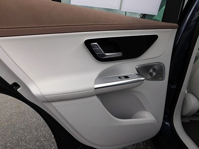 Mercedes-Benz EQE Vehicle Image 12