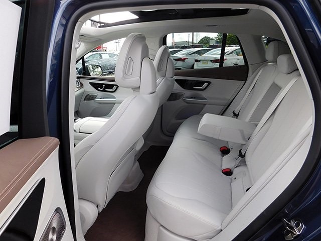 Mercedes-Benz EQE Vehicle Image 13