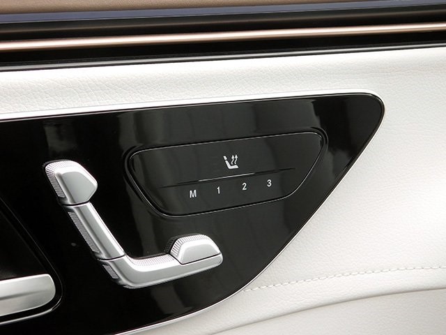 Mercedes-Benz EQE Vehicle Image 17