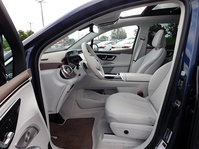 Mercedes-Benz EQE Vehicle Image 19