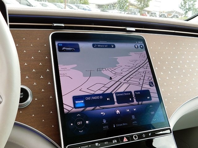 Mercedes-Benz EQE Vehicle Image 22