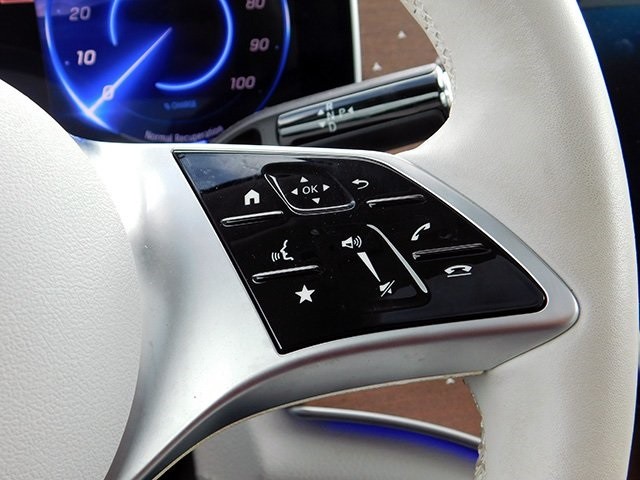 Mercedes-Benz EQE Vehicle Image 26