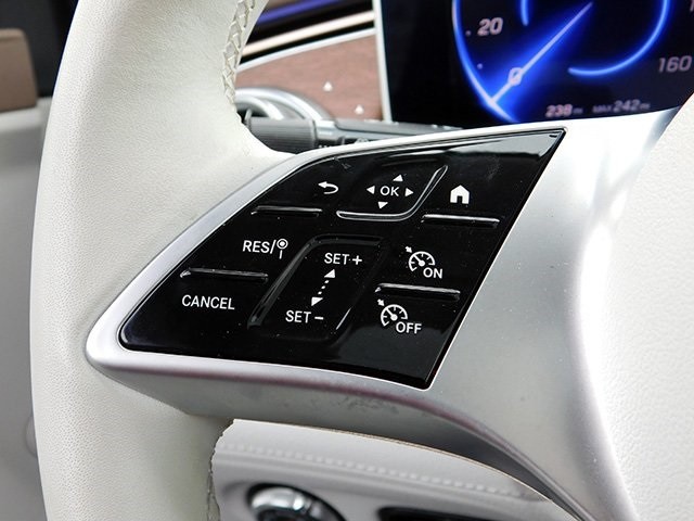 Mercedes-Benz EQE Vehicle Image 27