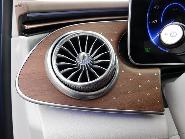 Mercedes-Benz EQE Vehicle Image 30