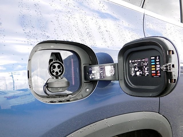 Mercedes-Benz EQE Vehicle Image 31