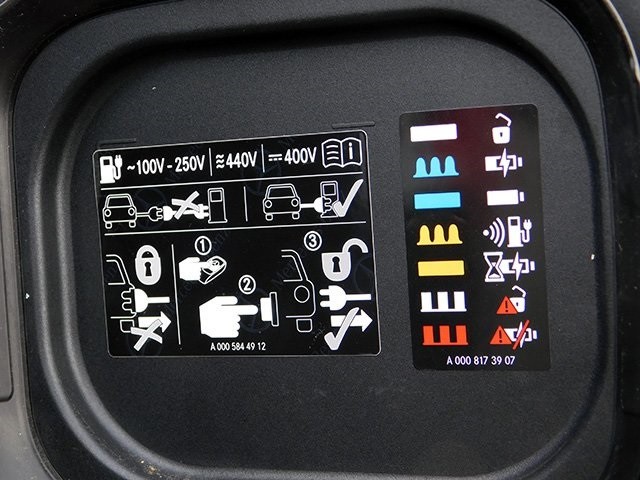 Mercedes-Benz EQE Vehicle Image 32