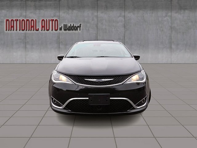 Chrysler Pacifica Vehicle Image 02