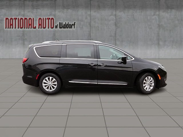 Chrysler Pacifica Vehicle Image 03