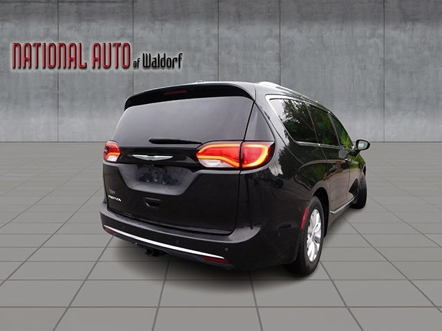Chrysler Pacifica Vehicle Image 04