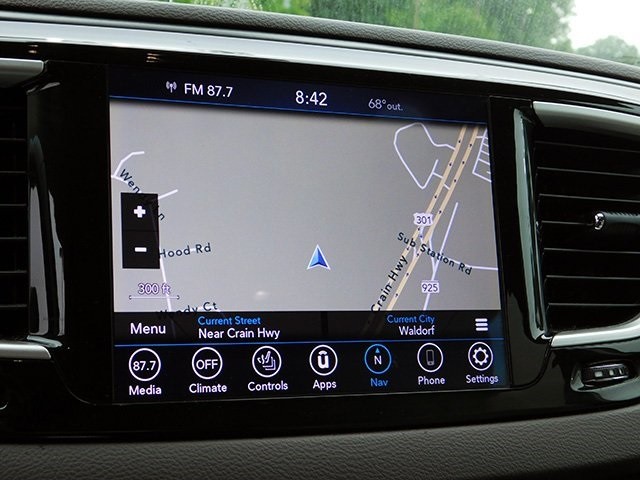 Chrysler Pacifica Vehicle Image 15