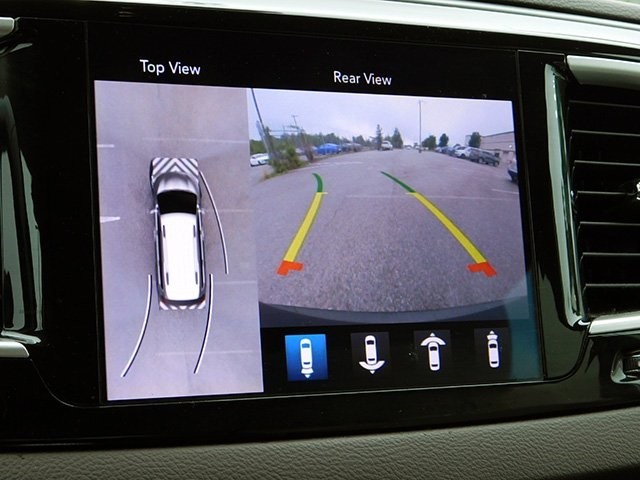 Chrysler Pacifica Vehicle Image 16