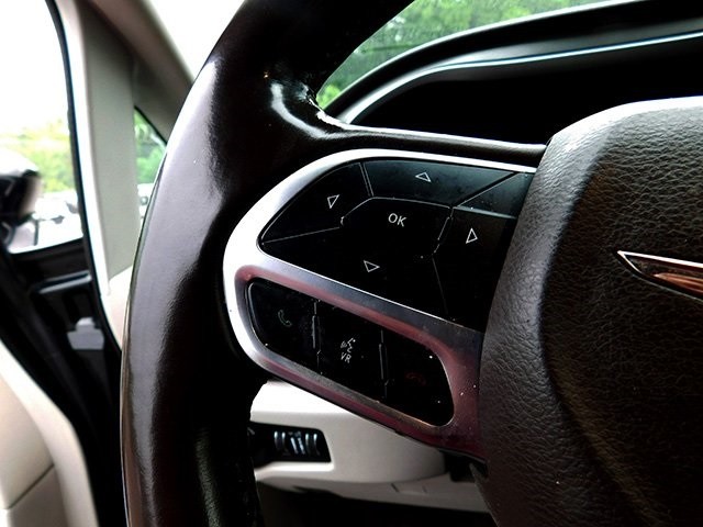 Chrysler Pacifica Vehicle Image 19