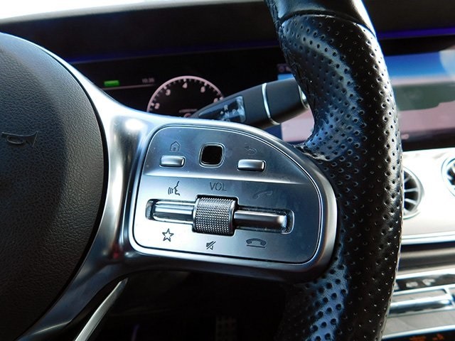 Mercedes-Benz CLS Vehicle Image 22