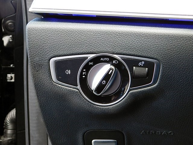 Mercedes-Benz CLS Vehicle Image 25