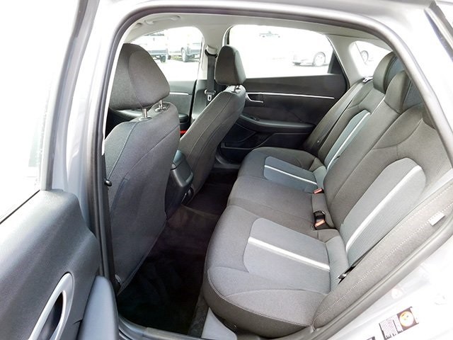 Hyundai Sonata Vehicle Image 09