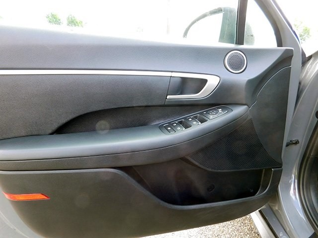 Hyundai Sonata Vehicle Image 11