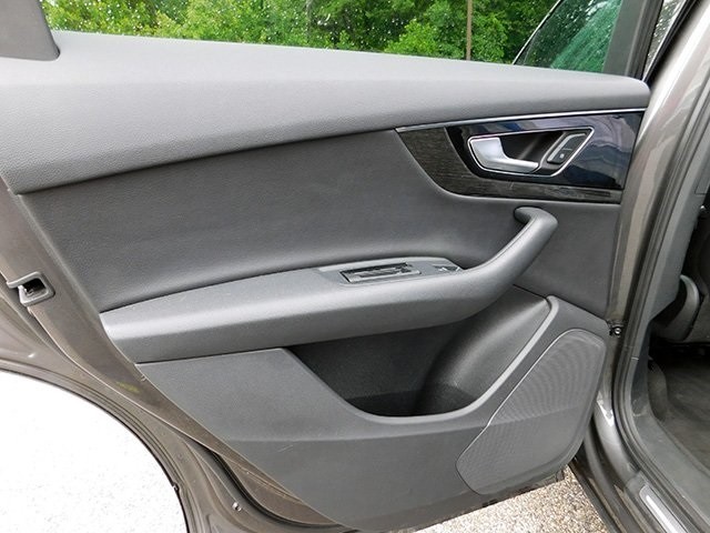 Audi Q7 Vehicle Image 11