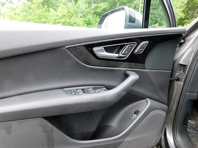 Audi Q7 Vehicle Image 16