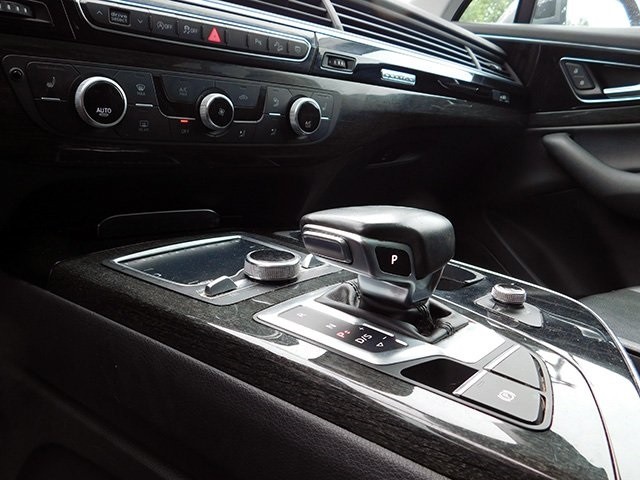 Audi Q7 Vehicle Image 21