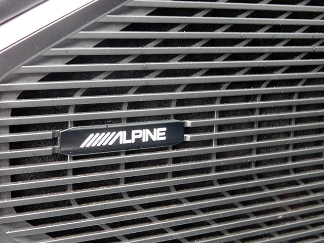 Jeep Wagoneer L Vehicle Image 16
