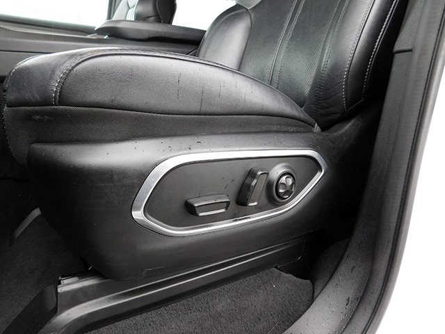 Jeep Wagoneer L Vehicle Image 18