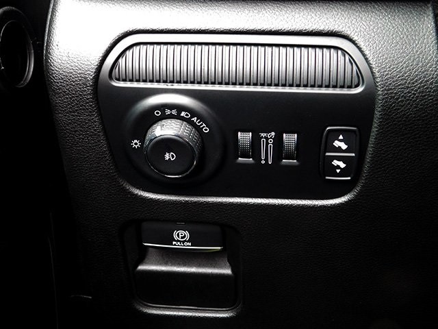 Jeep Wagoneer L Vehicle Image 25