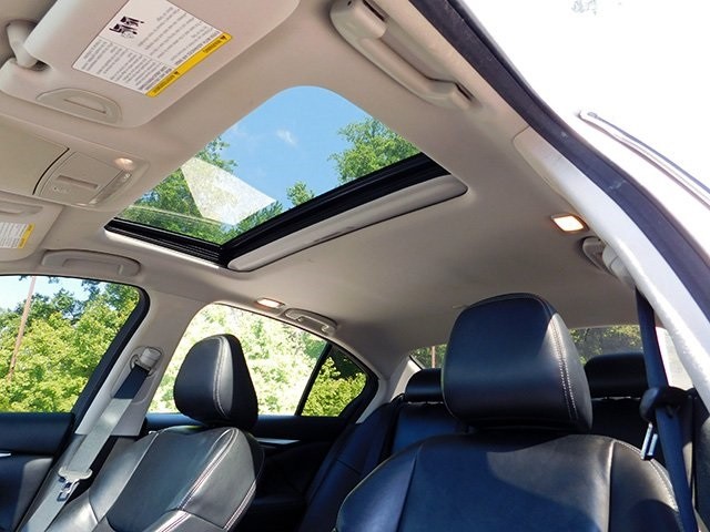 INFINITI Q50 Vehicle Image 15