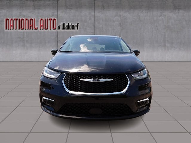 Chrysler Pacifica Vehicle Image 03