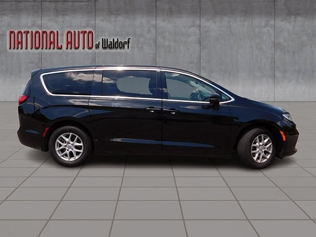 Chrysler Pacifica Vehicle Image 04