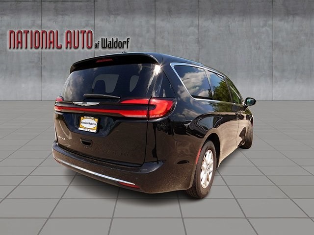 Chrysler Pacifica Vehicle Image 05