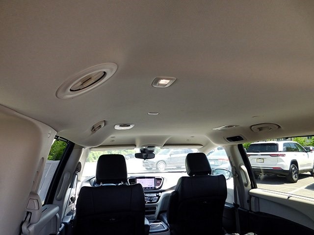 Chrysler Pacifica Vehicle Image 07