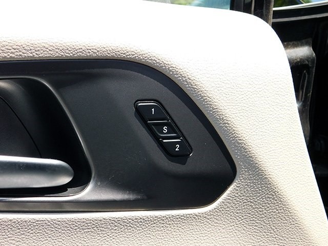 Chrysler Pacifica Vehicle Image 13
