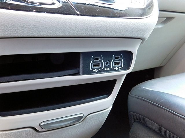 Chrysler Pacifica Vehicle Image 19