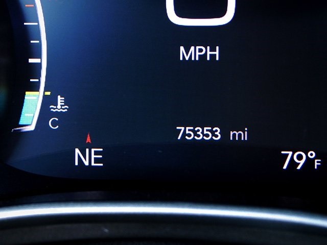 Chrysler Pacifica Vehicle Image 22