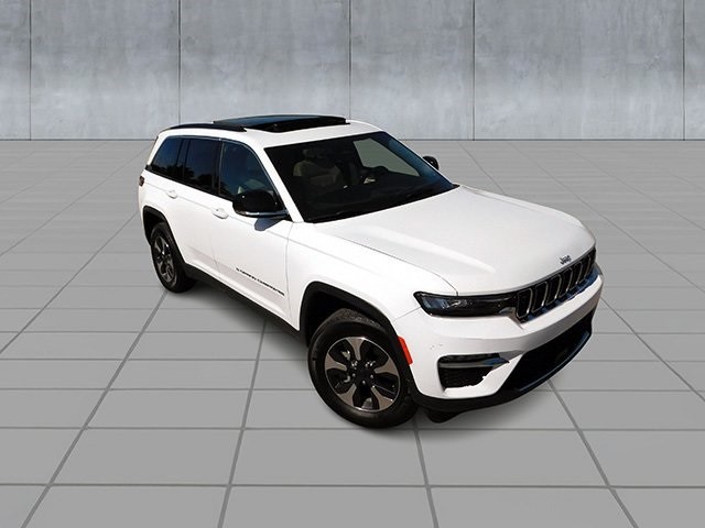 Jeep Grand Cherokee 4xe Vehicle Image 02