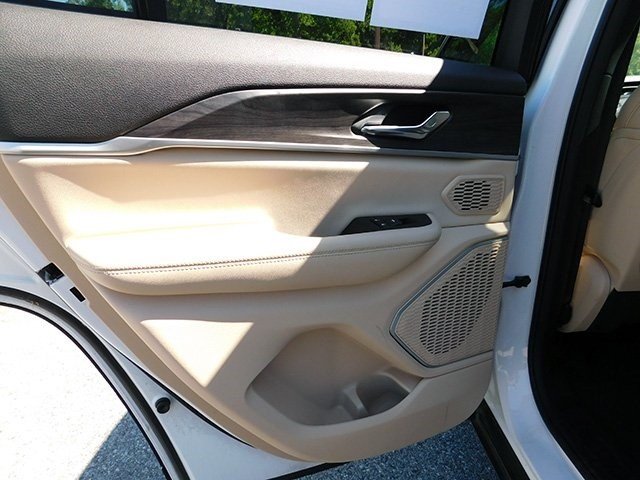 Jeep Grand Cherokee 4xe Vehicle Image 11