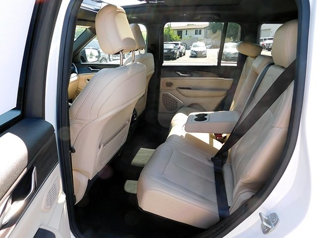 Jeep Grand Cherokee 4xe Vehicle Image 12