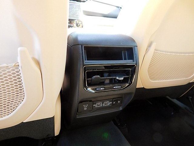 Jeep Grand Cherokee 4xe Vehicle Image 13