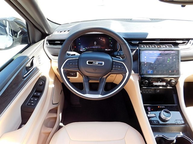 Jeep Grand Cherokee 4xe Vehicle Image 14