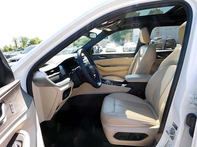 Jeep Grand Cherokee 4xe Vehicle Image 17