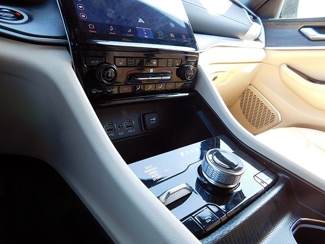 Jeep Grand Cherokee 4xe Vehicle Image 23