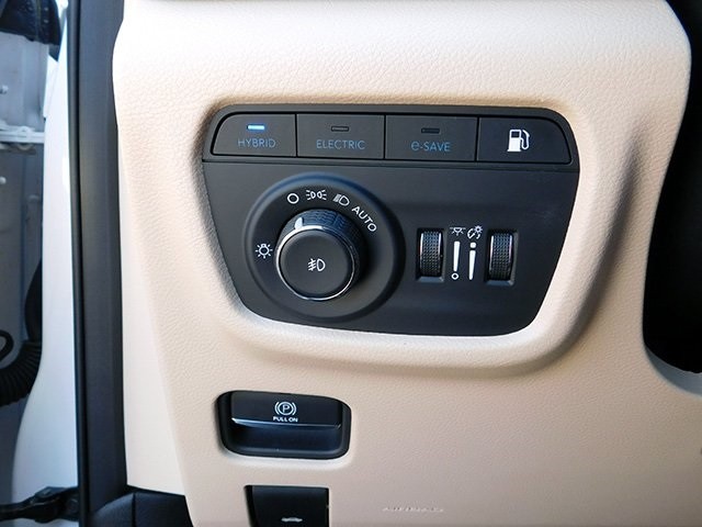 Jeep Grand Cherokee 4xe Vehicle Image 28